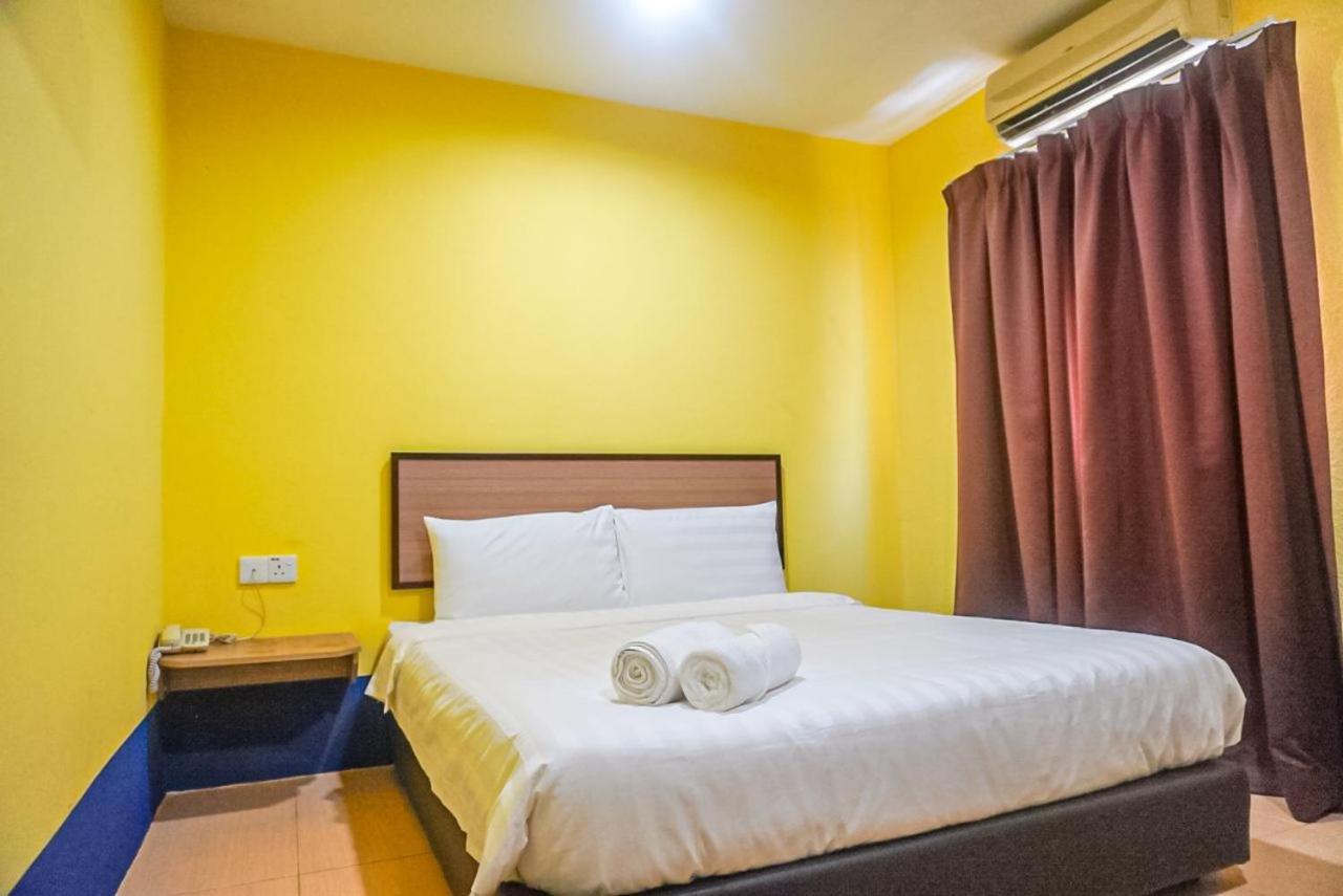 Hotel Zamburger Airport Кота Бару Екстериор снимка