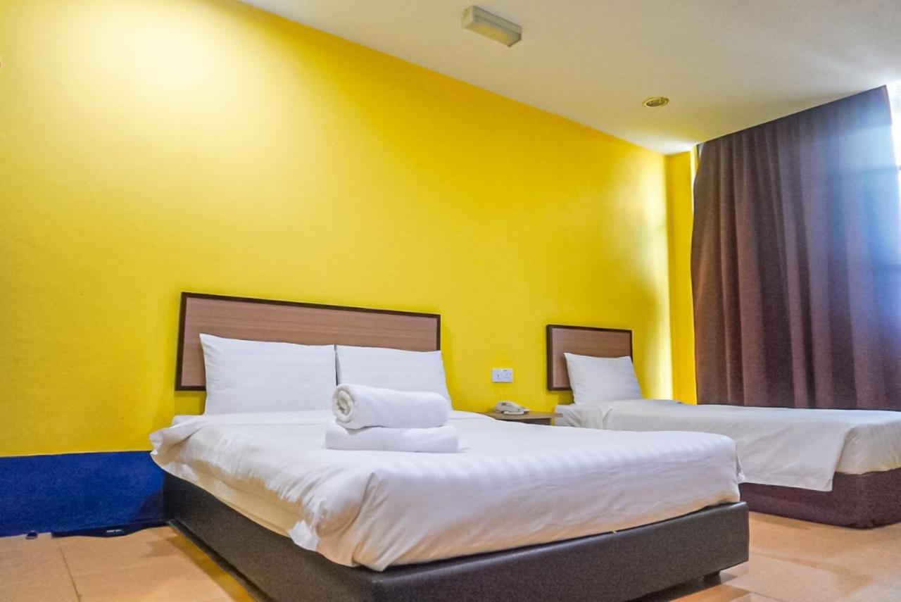 Hotel Zamburger Airport Кота Бару Екстериор снимка