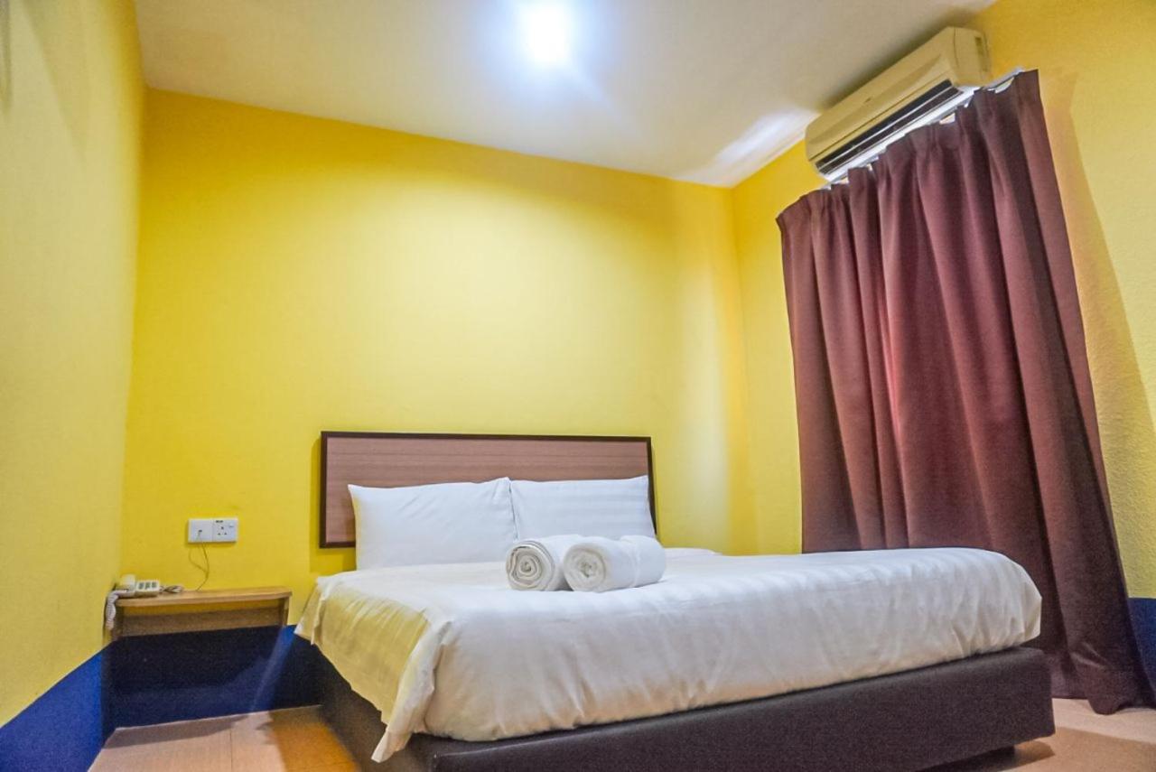 Hotel Zamburger Airport Кота Бару Екстериор снимка
