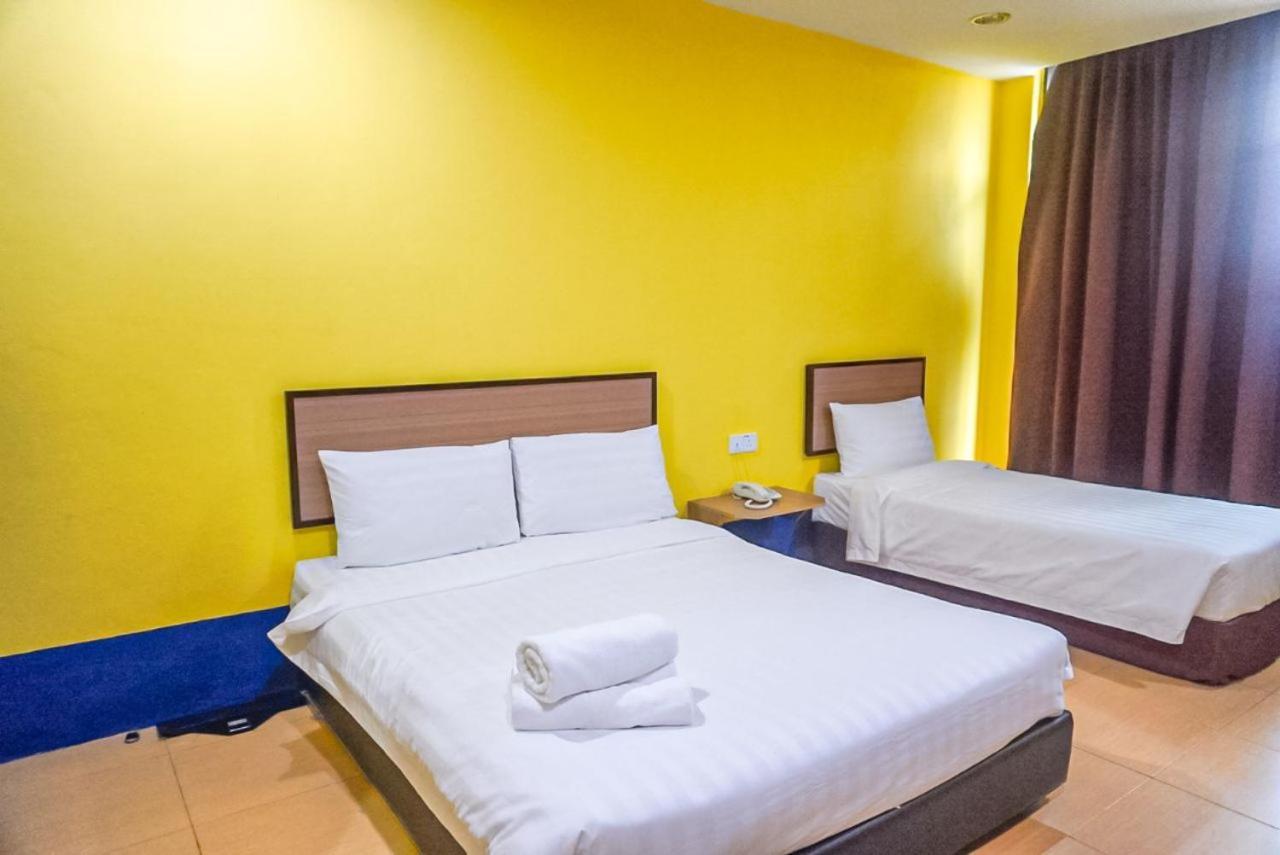 Hotel Zamburger Airport Кота Бару Екстериор снимка