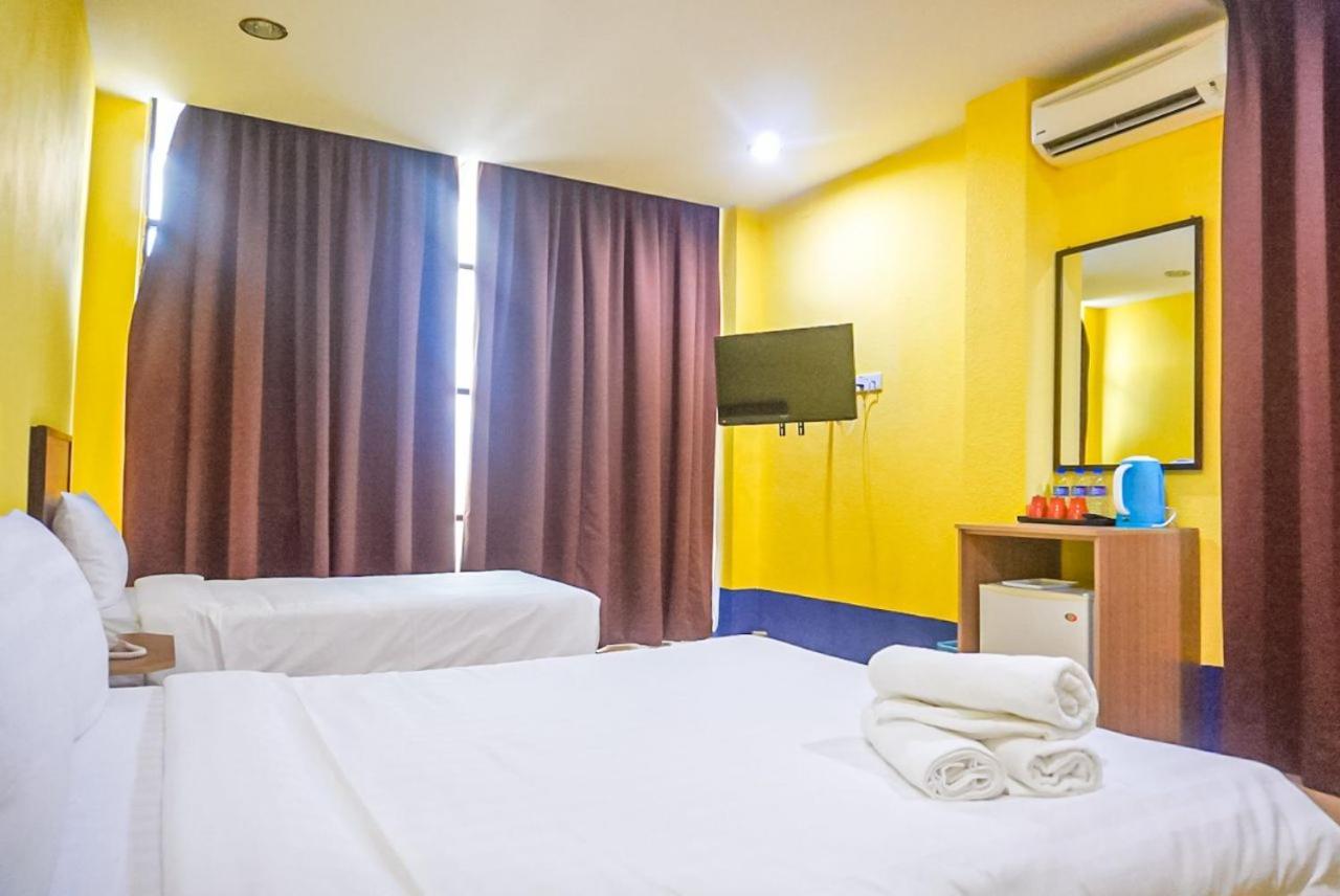 Hotel Zamburger Airport Кота Бару Екстериор снимка