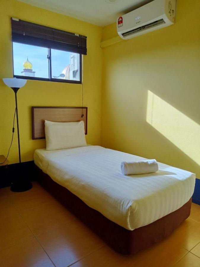 Hotel Zamburger Airport Кота Бару Екстериор снимка